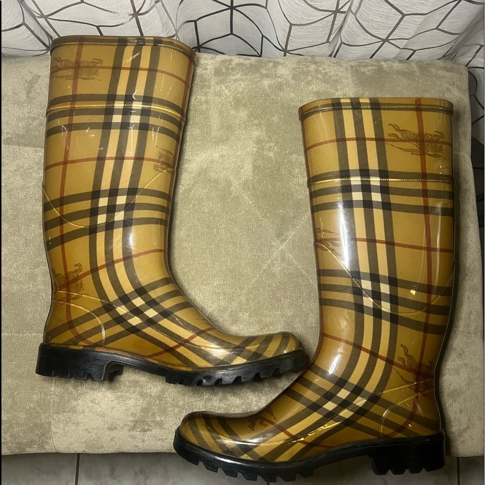 Burberry Classic Rubber Rain Boots - Picture 4 of 4